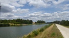Schäfchenwolken am blauen Himmel. Gesehen am Main-Donau-Kanal zwischen Forchheim und Erlangen. | Bild: Norbert Haselbauer, Kirchehrenbach, 18.07.2023