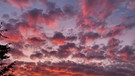 Sonnenaufgang über den Dächern von Helmbrechts. | Bild: Hannelore Ruder, Helmbrechts, 30.01.2024