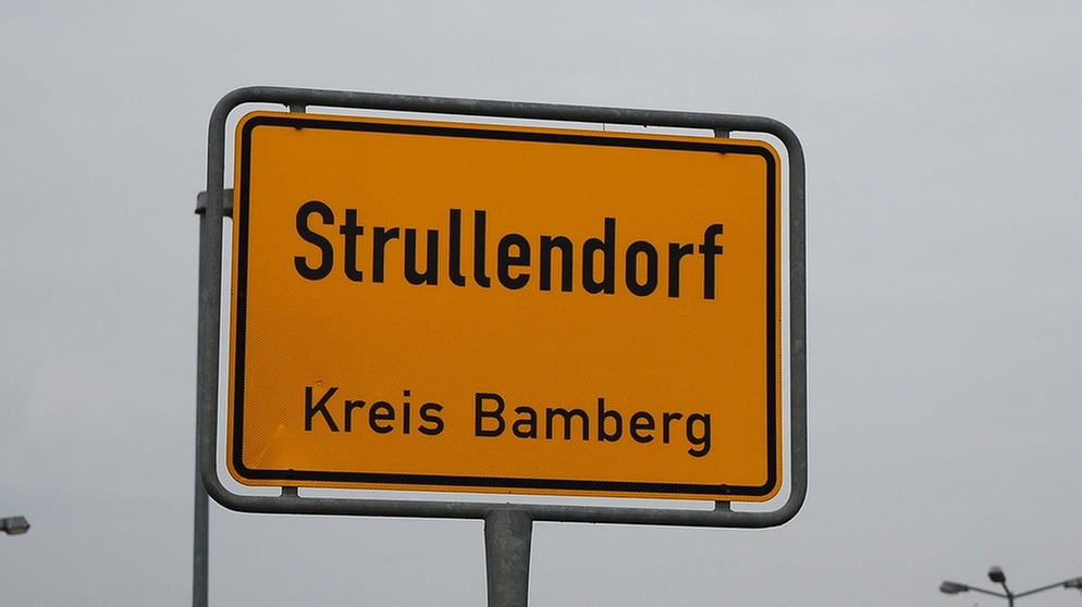 Ortsschild von Strullendorf im Landkreis Bamberg | Bild: Dieter Thurm, Kleinostheim, 29.11.2015