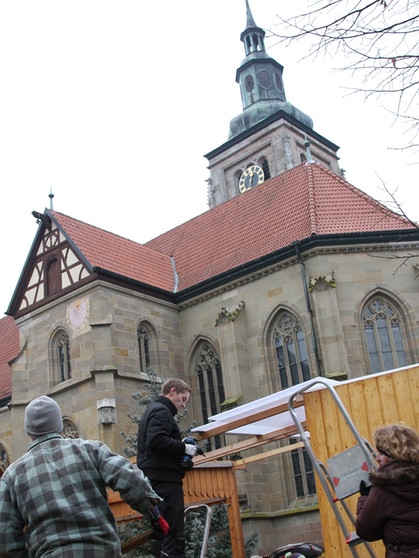 Aufbau des Königsberger Weihnachtsmarkts am 1.12.2012 | Bild: BR-Mainfranken/Christina Haas