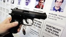 Ceska-Pistole vor den Opfern der bundesweiten NSU-Mordserie | Bild: picture-alliance/dpa