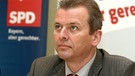 Ulrich Maly vor einem SPD-Plakat | Bild: picture-alliance/dpa