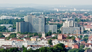 Blick auf die Zentrale der Bundesagentur für Arbeit in Nürnberg | Bild: picture alliance / Daniel Karmann | Daniel Karmann