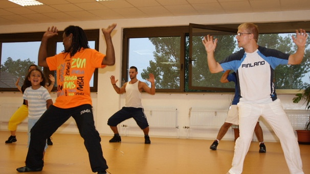 Zumba-Tanzen in der Escola Cultural Brasil in Erlangen | Bild: Escola Cultural Brasil, Erlangen