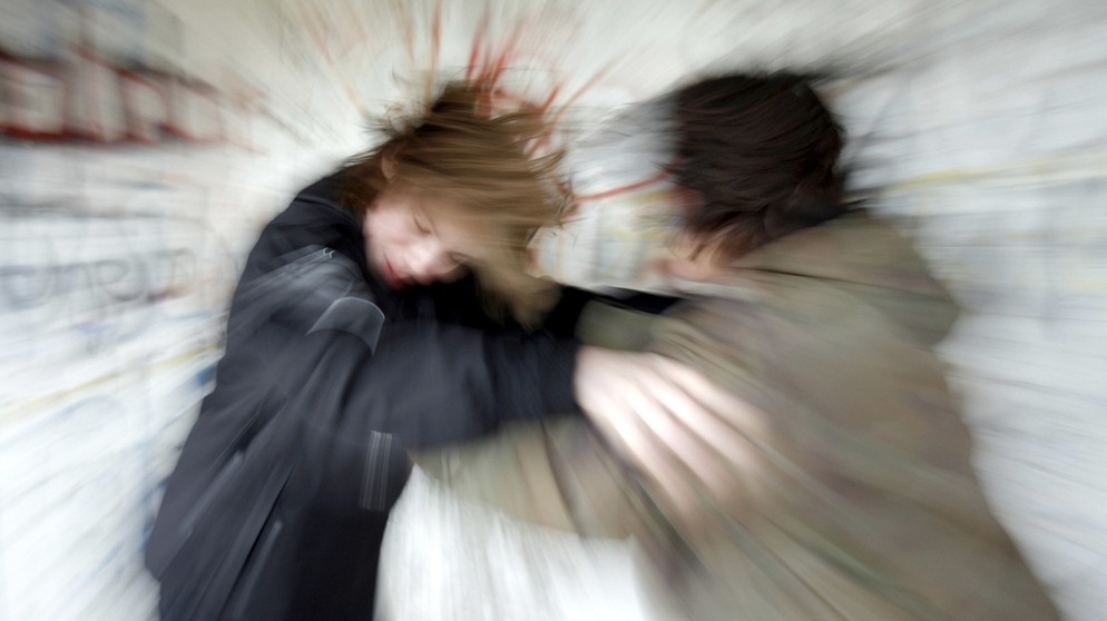 Zwei Jugendliche prügeln sich | Bild: picture-alliance/dpa I Marcus Führer