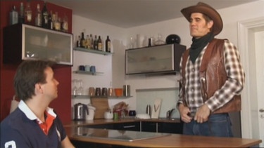 Der Cowboy steht in einer Wohnung | Bild: Bayerischer Rundfunk