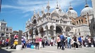 Touristen auf dem Markusplatz in Venedig | Bild: Bayerischer Rundfunk 2024