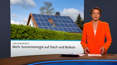 BR24-Moderatorin Sophie von Puttkamer neben einem Bild von einem Dach mit PV-Anlage | Bild: Bayerischer Rundfunk 2024