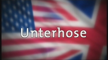Das Wort Unterhose vor einer amerikanisch-britischen Flagge | Bild: Bayerischer Rundfunk
