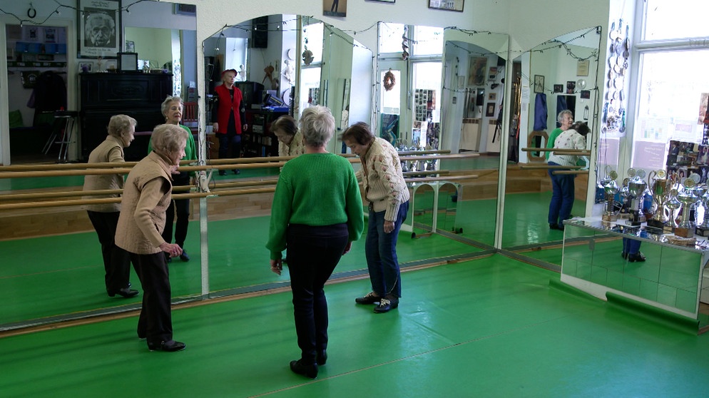 Sport hält jung: Mit 103 Jahren zum Stepptanz | Bild: Bayerischer Rundfunk 2024