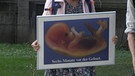 Plakat gegen Abtreibung | Bild: Bayerischer Rundfunk 2024