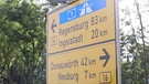 Straßenschild an der B16 | Bild: Bayerischer Rundfunk 2023
