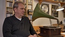 Bernhard Sontheim sammelt Grammofone und Phonografen | Bild: Bayerischer Rundfunk 2023