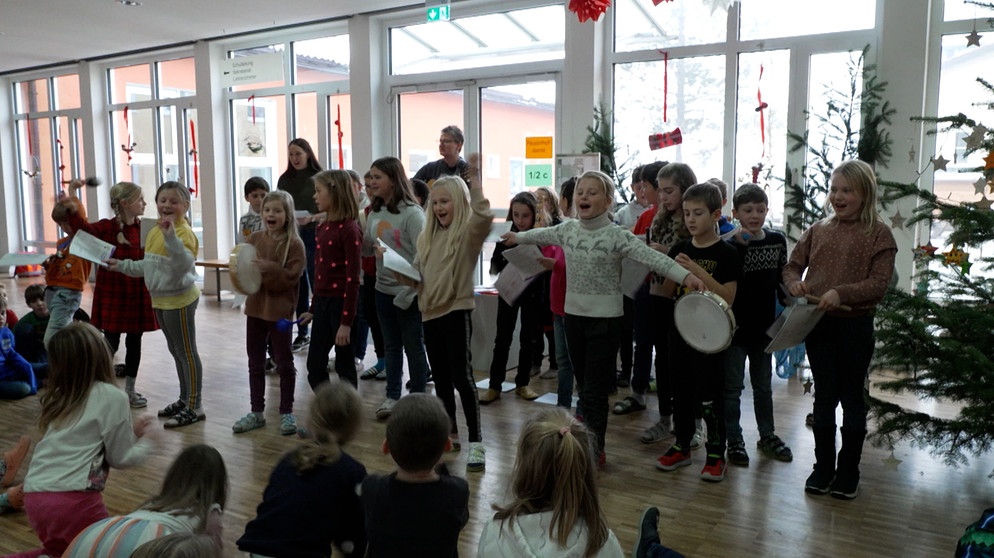 Verein musiziert mit Schülern  - Wie Kinder zu Komponisten werden | Bild: Bayerischer Rundfunk 2023