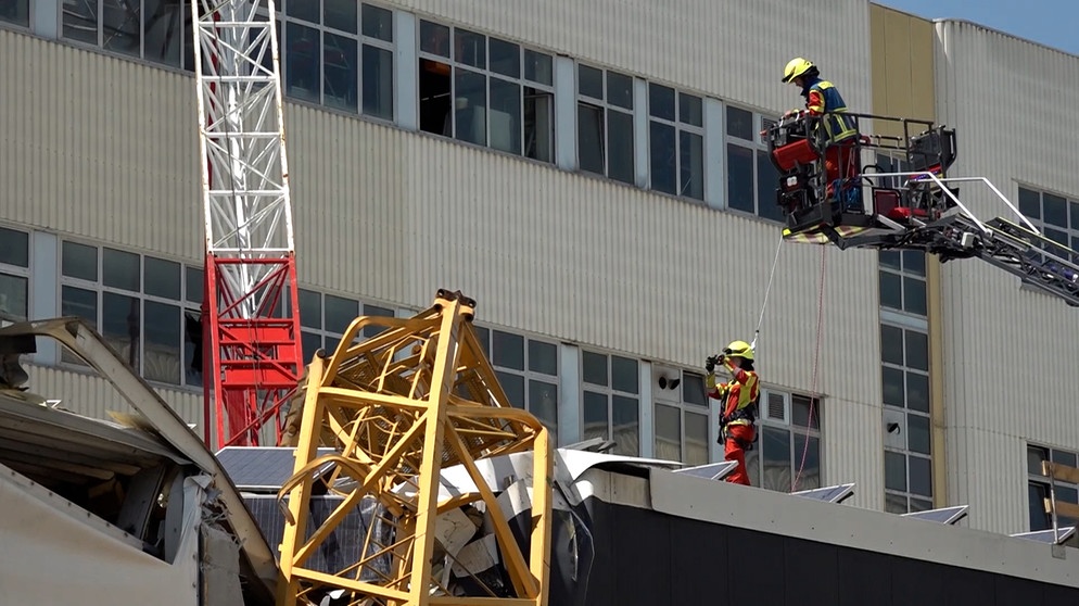 Millionenschaden - Baukran stürzt auf Industriegebäude | Bild: Bayerischer Rundfunk 2023