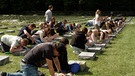 Kriegsgräberfürsorge - Jugendarbeit am Waldfriedhof | Bild: Bayerischer Rundfunk 2024