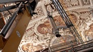 Restaurierungsarbeiten: Spektakel im Passauer Dom: Kran hebt Orgelpfeifen herunter | Bild: Bayerischer Rundfunk 2023