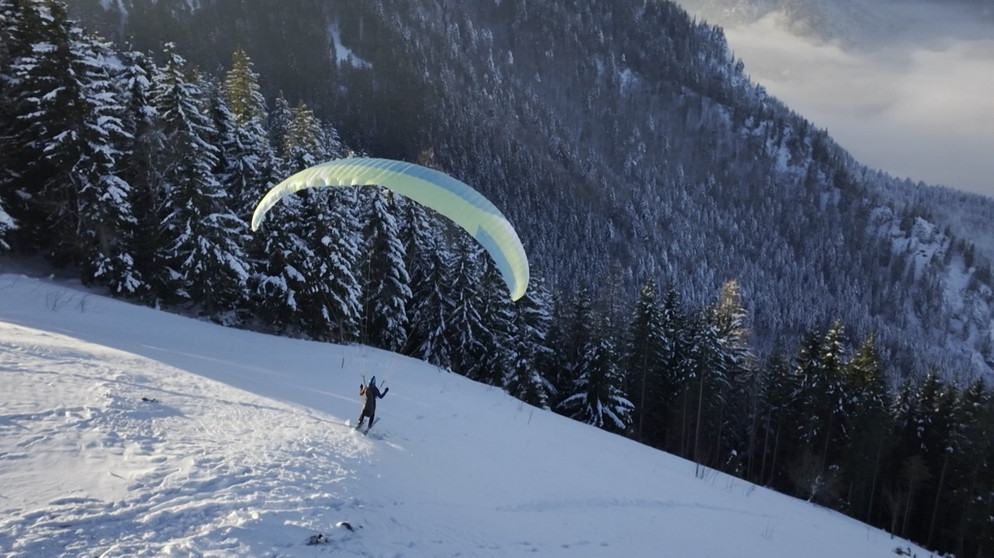 Chiemgau: Nur liegen ist schöner ... als Skifahren | Bild: Bayerischer Rundfunk 2024