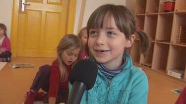 Mädchen mit Zöpfen und Zahnlücke | Bild: Bayerischer Rundfunk