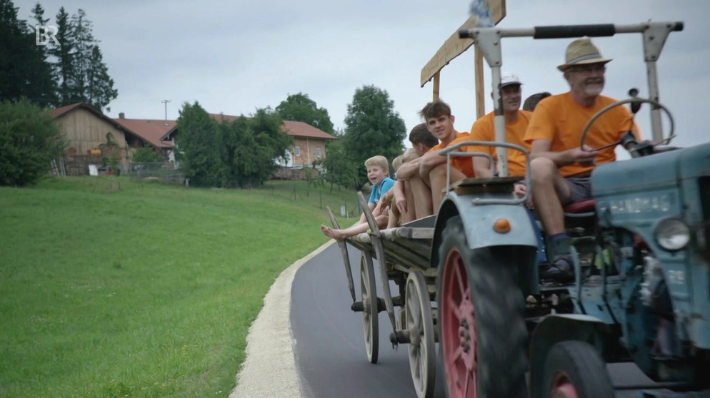 Kinder auf einem Traktor | Bild: Bayerischer Rundfunk