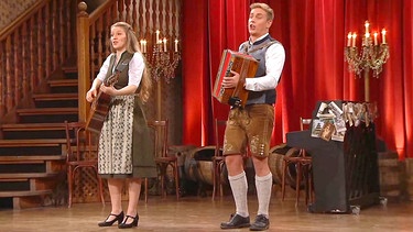 Das Schleierfall Duo in der Volkssänger-Revue Brettl-Spitzen XXIII | Bild: Bayerischer Rundfunk 2023