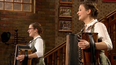 Anna und Franzi in der Volkssänger-Revue Brettl-Spitzen XVII | Bild: Bayerischer Rundfunk 2021