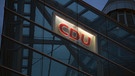 CDU-Signet leuchtet am Konrad-Adenauer-Haus | Bild: Bayerischer Rundfunk 2020
