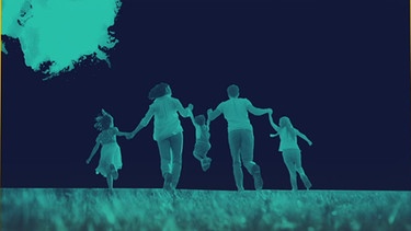 Familie läuft über eine Wiese, Symbolbild | Bild: Bayerischer Rundfunk