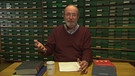 Prof. Anthony Rowley erklärt das Dialektwort "A Luasada". | Bild: BR Fernsehen