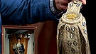 Epaulette. Dem König zu dienen war die Urbestimmung derjenigen, die zwischen 1805 und 1918 in Bayern solche Epauletten trugen – Teil einer Pagen-Uniform, die heute nur noch extrem selten erhalten ist. Wieso? Geschätzter Wert: 1.500 Euro | Bild: Bayerischer Rundfunk