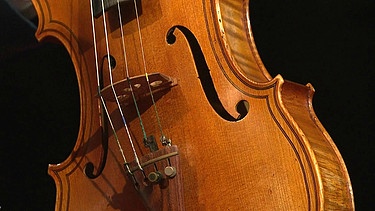 Stammt die historisierende Geige aus der Pariser Werkstatt von Charles Gaillard, einem der großen französischen Geigenbauer des 19. Jhs.? Ein typisches Merkmal spricht dafür: aber welches? Geschätzter Wert: 8.000 bis 10.000 Euro  | Bild: BR