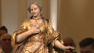Goldene Heilige. Ob die heiliggesprochene Kaiserin Kunigunde wohl wirklich diesen bezaubernden Silberblick hatte, wie diese fränkische Skulptur von 1690/1700 vermuten lässt? Geschätzter Wert: 5.000 Euro | Bild: Bayerischer Rundfunk