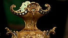 Historistische Vase. Die Farbkombination bei dieser Vase, Oliv und Türkis, war im Historismus sehr beliebt. Dagegen sind die geflammten Laufglasuren typisch für den Jugendstil, was für eine Fertigung um 1900 spricht. Geschätzter Wert: 100 Euro  | Bild: Bayerischer Rundfunk