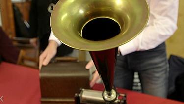 Als Diktiergerät für Direktoren hatte Thomas A. Edison solche Phonographen erfunden. Bis etwa 1920 wurden sie auch für die Aufnahme und Wiedergabe von Musik genutzt. Weshalb war Edisons Erfindung so umwälzend? Geschätzter Wert: 400 Euro | Bild: Bayerischer Rundfunk