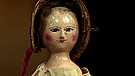 Puppe "Queen Anne". Wieso ist der Körper dieser Holzpuppe im Queen-Anne-Stil, eine der frühen englischen Spielpuppen aus der Zeit um 1770/1780, im Gegensatz zur feinen Kleidung verhältnismäßig grob geschnitzt? Geschätzter Wert: ab 7.000 Euro | Bild: Bayerischer Rundfunk