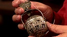 Silberkugel bzw. Knäuelhalter aus dem Biedermeier | Bild: Bayerischer Rundfunk