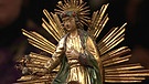 Skulptur "Maria Immaculata". Als "Rauchenberg-Madonna" läuft sie in der Familie, aber diese Lindenholz-Skulptur aus der Zeit um 1800 trägt die Kennzeichen einer Maria Immaculata. Doch auch das war sie wohl nicht immer …
Geschätzter Wert: 400 bis 500 Euro  | Bild: Bayerischer Rundfunk