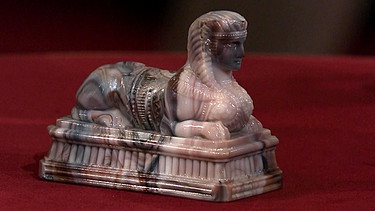Sphinx aus Steinglas | Bild: Bayerischer Rundfunk
