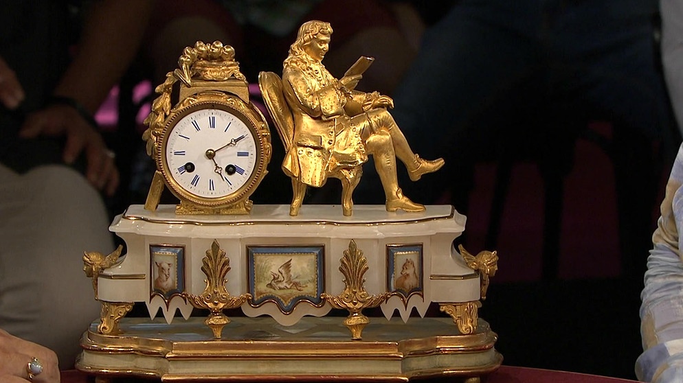 Eine Uhr im Stil des Rokoko mit dem Fabeldichter La Fontaine, 19. Jahrhundert, Frankreich | Bild: Bayerischer Rundfunk