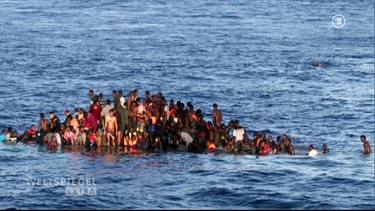 Flüchtlinge auf sinkendem Schiff | Bild: Bayerischer Rundfunk