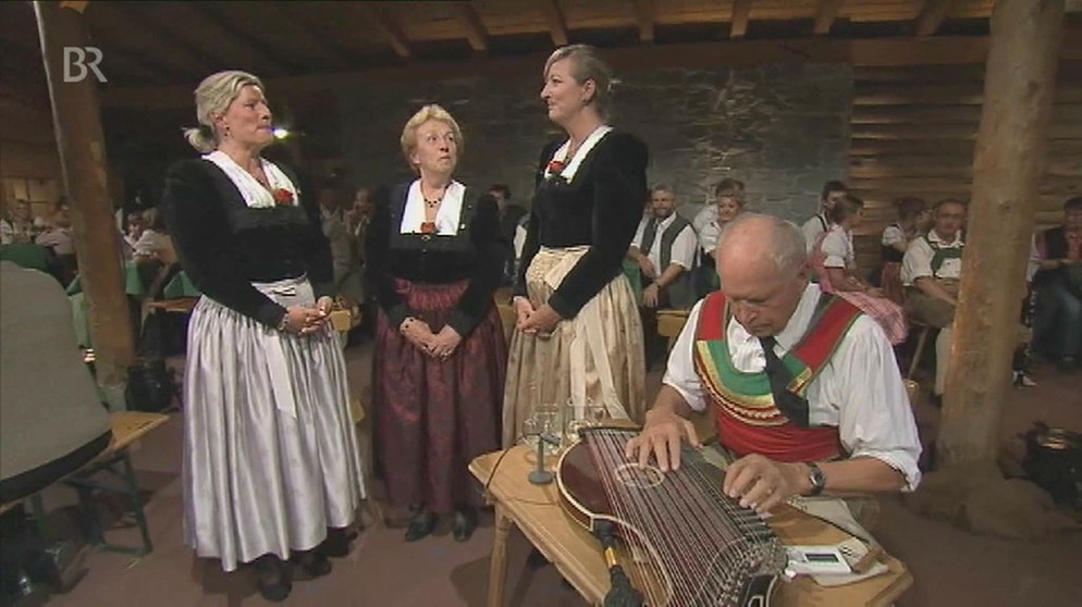 Musikantentreffen in Alpbach, Familiendreigsang Kröll - Und i woas ned amoi | Bild: Bayerischer Rundfunk