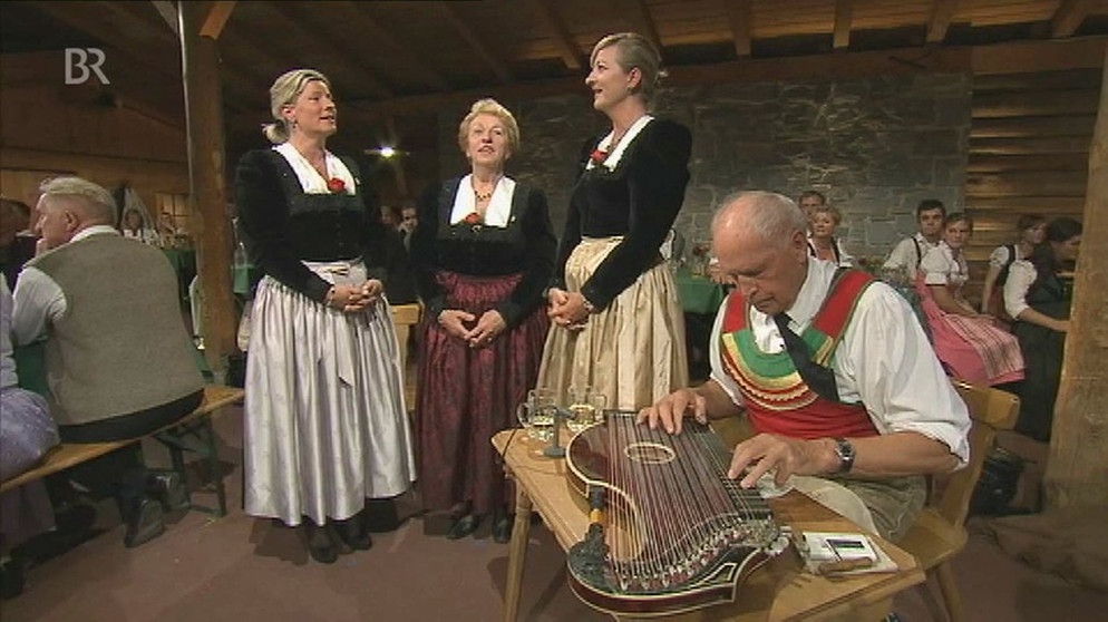 Musikantentreffen in Alpbachtal, Familiendreigsang Kröll - Wo isch wohl mei Bua | Bild: Bayerischer Rundfunk