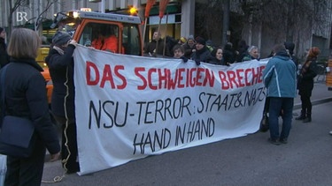 Demonstranten auf der Straße | Bild: Bayerischer Rundfunk