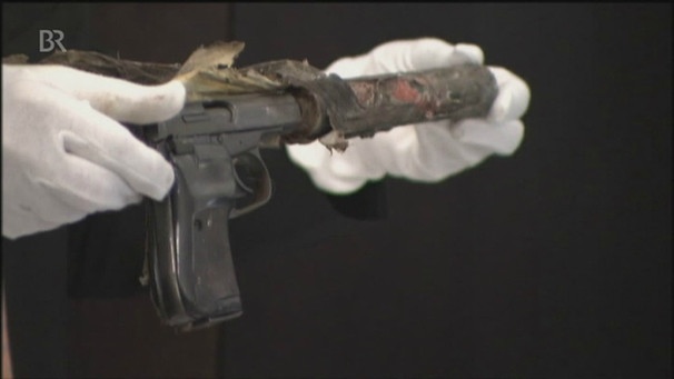 Die Waffe"Ceska", mit der neun Menschen ermordet wurden | Bild: Bayerischer Rundfunk