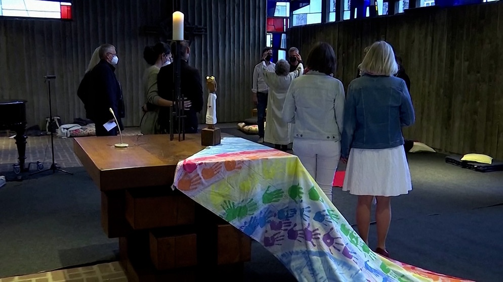 Vatikan: Papst erlaubt Segnung homosexueller Paare | Bild: Bayerischer Rundfunk 2023