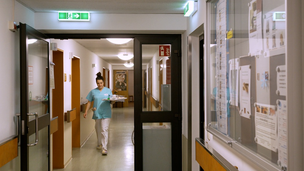 Pflegeheime: Personalmangel zwingt zu Schließung | Bild: Bayerischer Rundfunk 2023