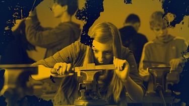 Mehrere Schüler:innen sehen sich handwerkliche Berufe an. | Bild: picture-alliance/dpa, colourbox.com, Montage: BR