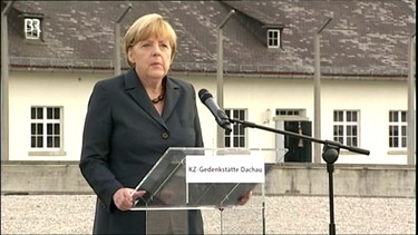 Angela Merkel zu Besuch in der KZ-Gedenkstätte Dachau | Bild: Bayerischer Rundfunk