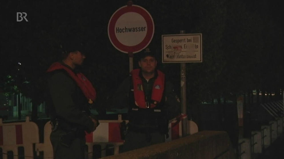 Hochwasserlage in Regensburg entspannt sich leicht | Bild: Bayerischer Rundfunk