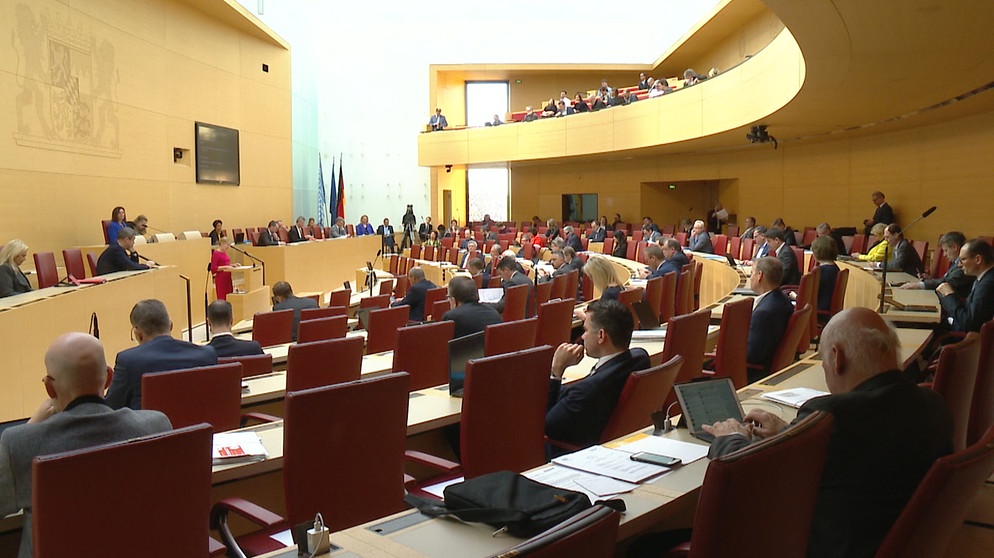 Debatte über Corona-Krise im Landtag | Bild: Bayerischer Rundfunk 2020